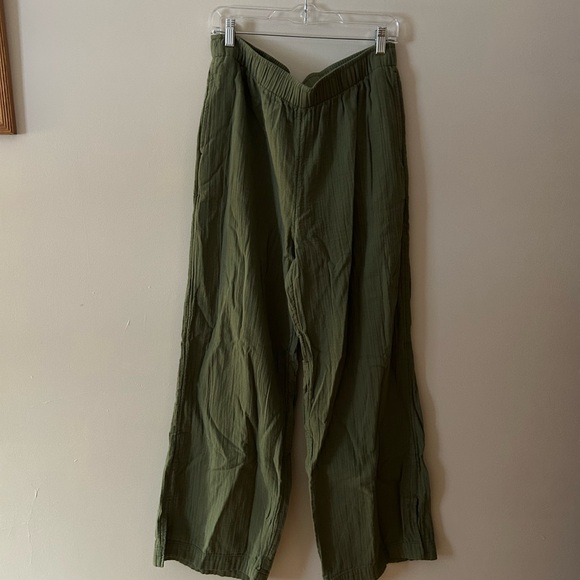 Old Navy Women's Olive Wide Leg Pants - Picture 3 of 4